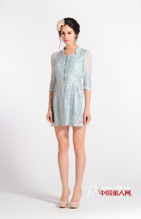 什么款式的连衣裙穿起来比较成熟 中年女性穿什么连衣裙好看?