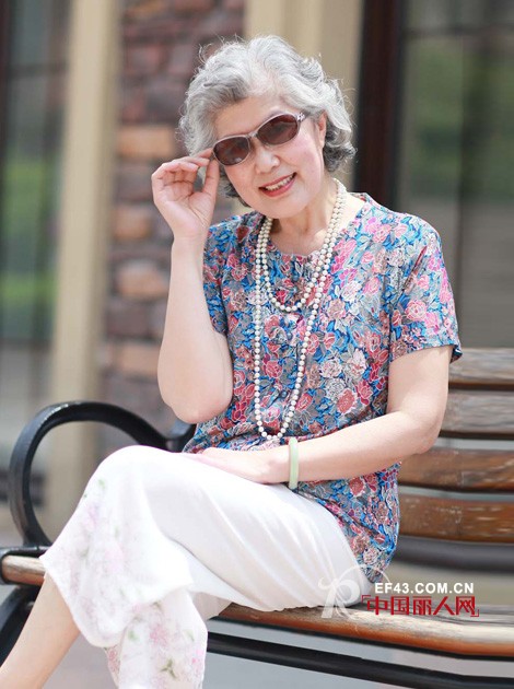 中老年夏装搭配的技巧有哪些? 三大技巧让你怎么搭都好看