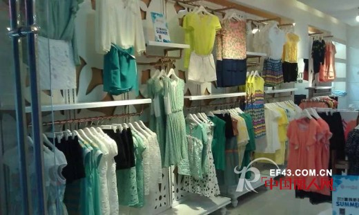 喜传捷报!祝贺Loyer.Mod容悦女装湖南怀化店夏装大卖!