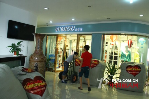 抗震救灾献爱心--情系云南 迪笛欧人在行动