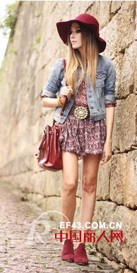 鞋子和包包同色搭配 时尚达人街头示范美搭