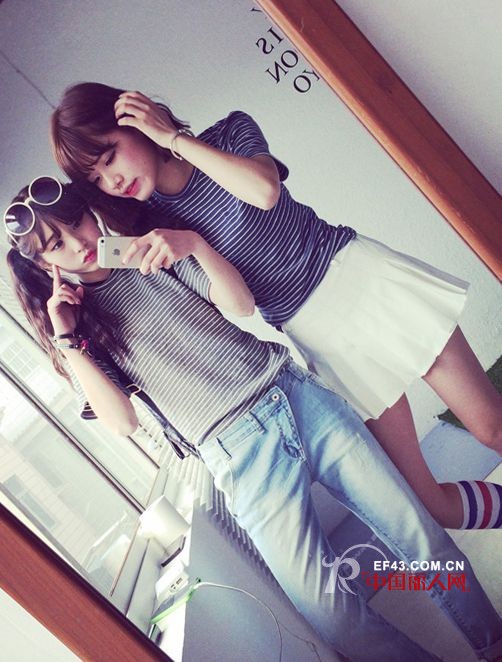 最近流行的闺蜜装搭配 街头惹眼的时尚美搭