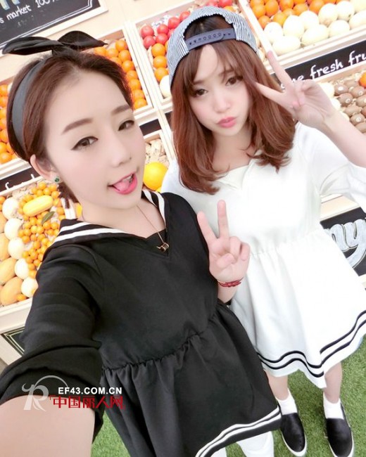 最近流行的闺蜜装搭配 街头惹眼的时尚美搭