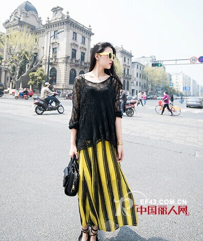秋装裙装怎么搭配更时尚好看?  街拍潮人来为你示范