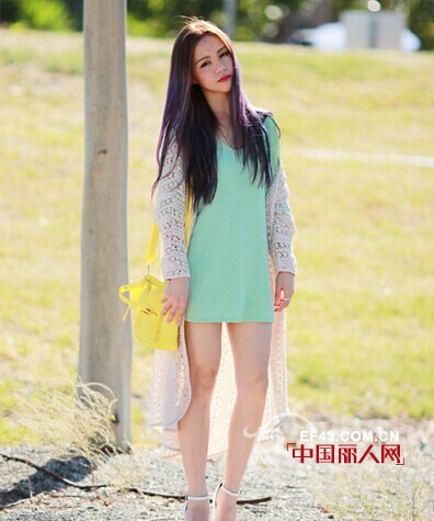 秋装裙装怎么搭配更时尚好看?  街拍潮人来为你示范