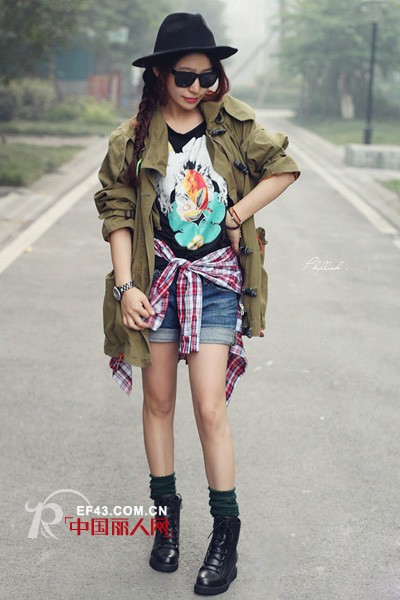 秋装怎么搭配才显瘦? 试试马丁靴+短裤怎么样