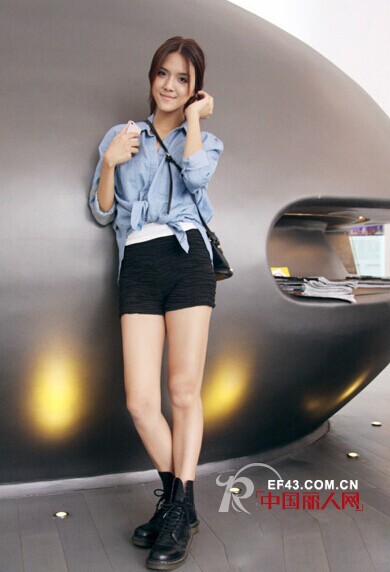 秋装怎么搭配才显瘦? 试试马丁靴+短裤怎么样