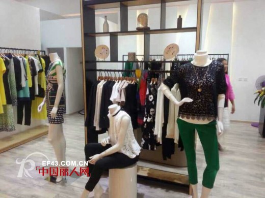 恭贺皑如女装云南昆明万尚百货新店隆重开业