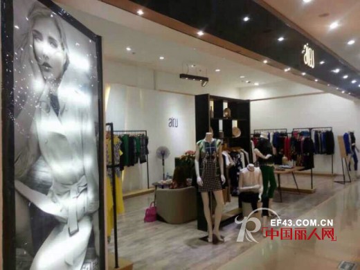 恭贺皑如女装云南昆明万尚百货新店隆重开业