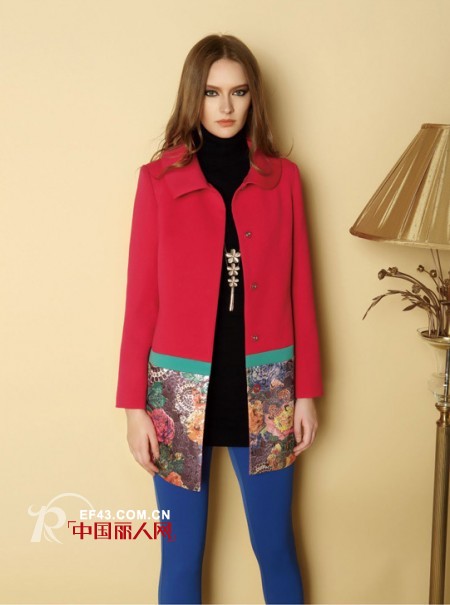 秋冬外套怎么搭配 亮色外套内搭什么颜色比较适合