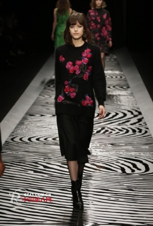 马海毛是什么  SHIATZY CHEN夏姿•陈温暖马海毛系列毛衣