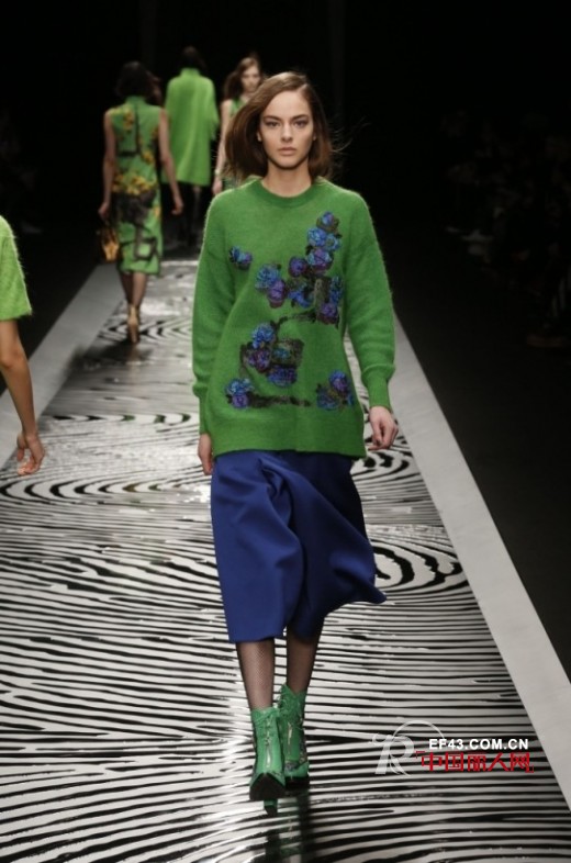 马海毛是什么  SHIATZY CHEN夏姿•陈温暖马海毛系列毛衣