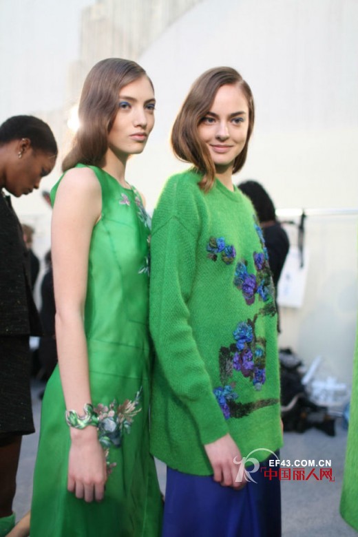 马海毛是什么  SHIATZY CHEN夏姿•陈温暖马海毛系列毛衣