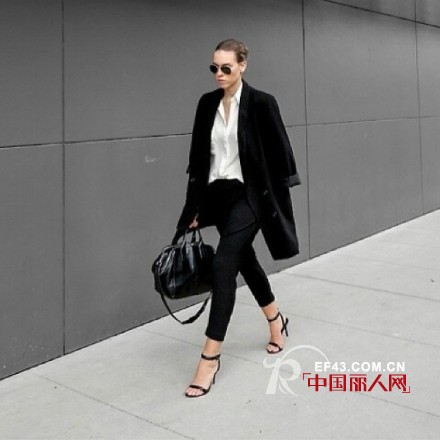黑白简约风搭配 初秋中性风怎么搭配