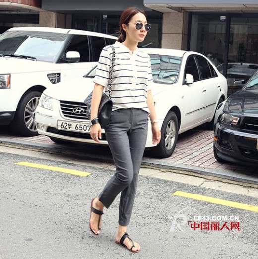 纯色直筒裤好看吗?纯色直筒裤搭配什么上衣