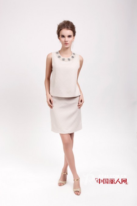 裸色是什么颜色 裸色系服装穿搭术