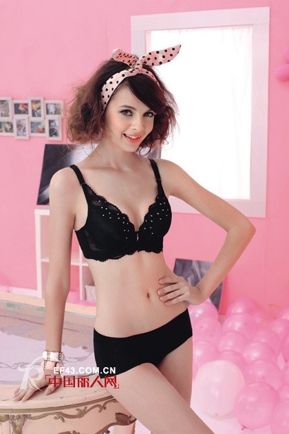 什么颜色的内衣比较好看?  怎么根据外衣来挑选内衣颜色?