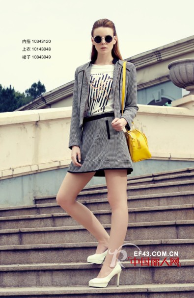 女性套装秋款有哪些  套装在秋季应该怎么穿