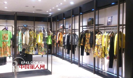 恭贺:伯妮斯茵女装湖南岳阳天虹商场专柜隆重开业