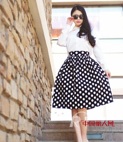 街拍伞裙时尚美搭  初秋这么穿简直美腻啦