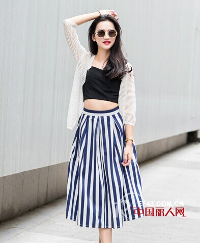 街拍伞裙时尚美搭  初秋这么穿简直美腻啦