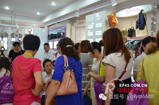 耶丽雅秋冬服饰发布会抢货现场火爆