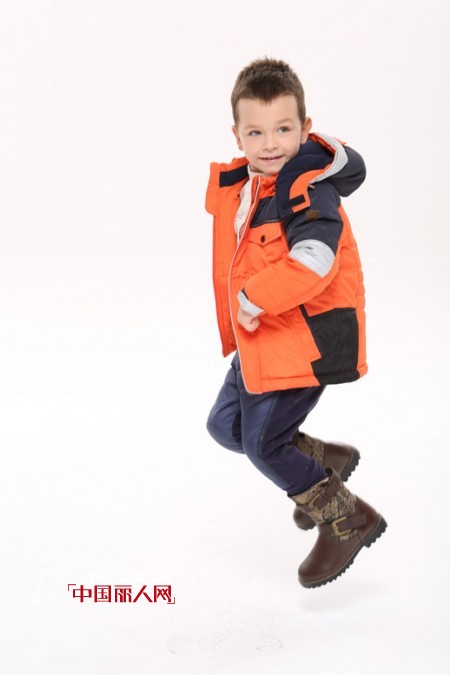 儿童冲锋衣宽衣搭配 冬季儿童适合穿什么款式
