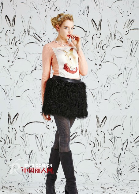 套头针织衫在秋天好穿吗  套头针织衫搭配半身裙好看吗