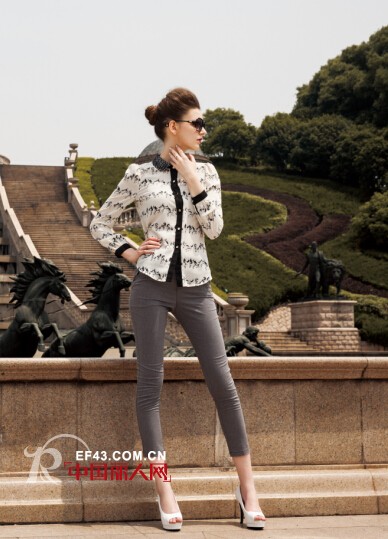 穿短袖冷 长袖热 带外套累赘 秋季要如何搭配才恰到好处