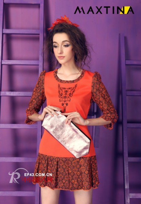 褶皱裙装在秋天怎么搭配   褶皱单品搭配技巧有哪些