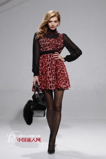 初秋穿什么款式的连衣裙 初秋长袖连衣裙搭配御寒又时尚