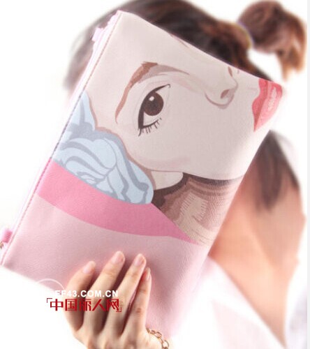 趣味十足卡通包包   你被哪一款萌到了?