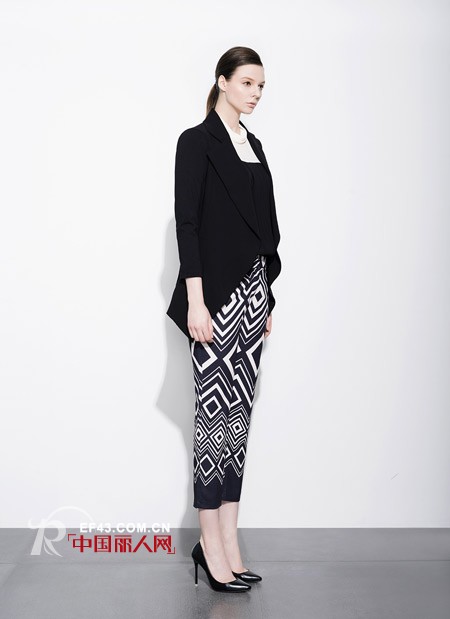 职场生存法则之职业装搭配   秋天职场白领穿什么衣服好