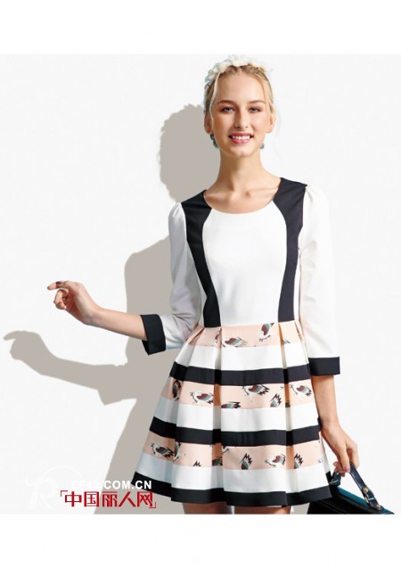 中袖连衣裙搭配 中袖连衣裙初秋最适合穿搭