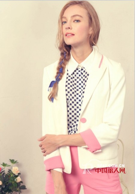 糖果色西装外套搭配 亮色小西装配什么颜色好看