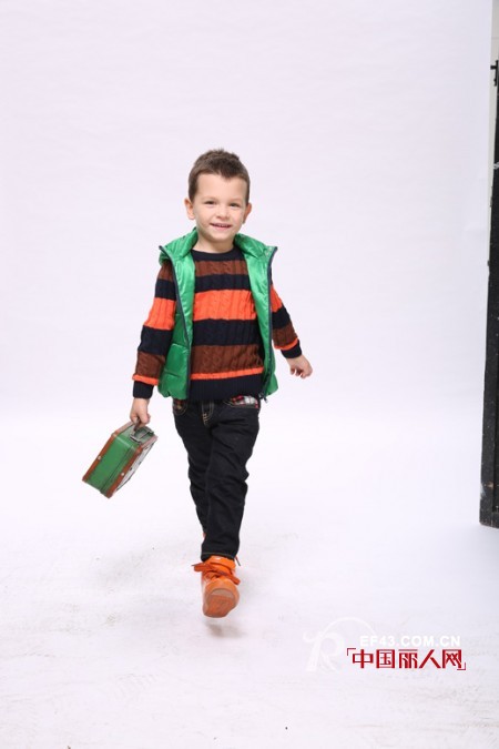 秋季马甲怎么搭配 羽绒服马甲配什么衣服