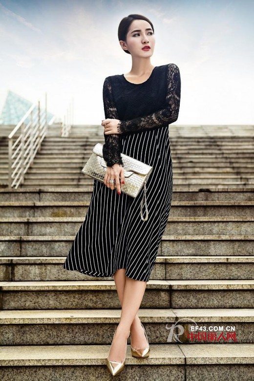黑色长款风格配什么款式 黑色竖条纹半裙搭配