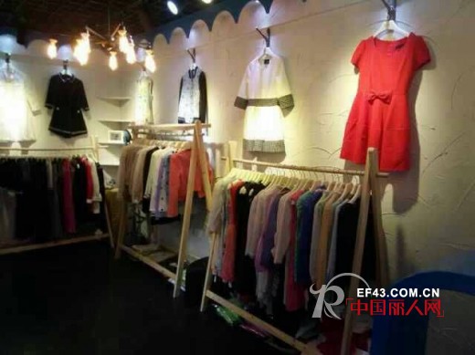 贺宁海伊丽兰卡集成店试营业生意兴隆