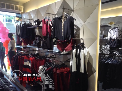 热烈祝贺艾丽莎品牌女装浙江东阳店隆重开业