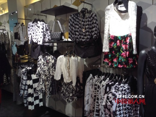 热烈祝贺艾丽莎品牌女装浙江东阳店隆重开业