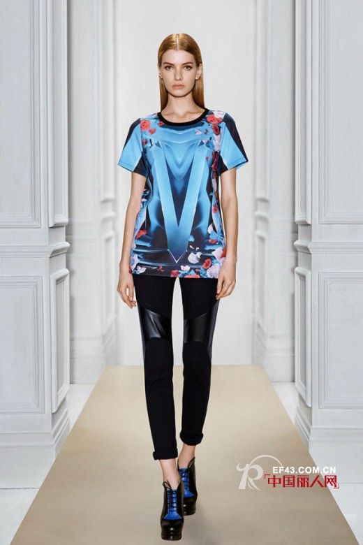 ELLE女装淡雅复古:初秋色彩预演