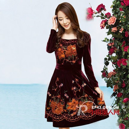 伊贝芷芮品牌怎么样 中老年绣花连衣裙搭配
