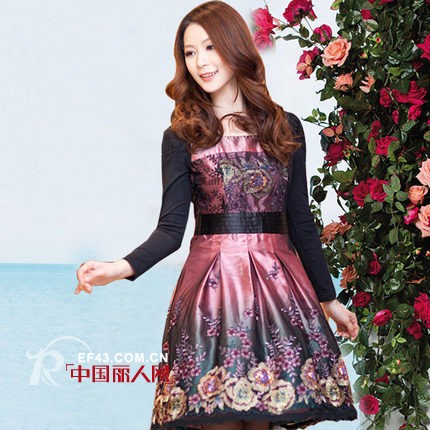 伊贝芷芮品牌怎么样 中老年绣花连衣裙搭配
