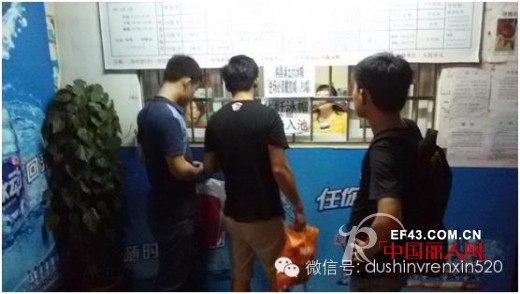 “增强体魄,增进感情”曲线美趣味游泳活动火爆举行