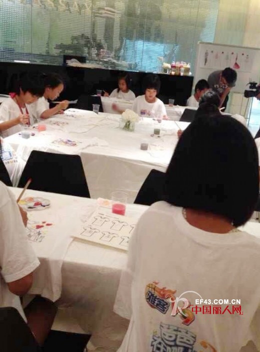 歌力思携手湖南卫视《爸爸在哪儿》,温情赞助“爱的彩绘”公益活动