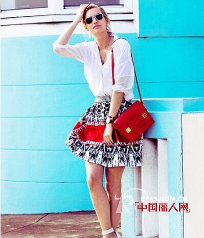 街拍衬衫+半身裙时尚美搭  初秋这么穿时尚又漂亮