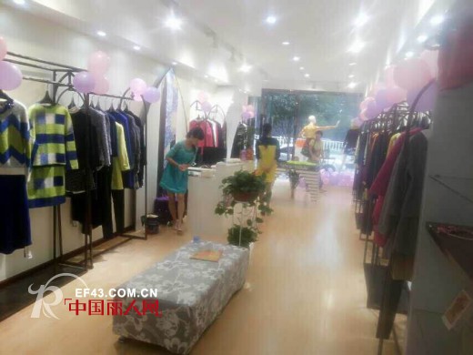 祝贺艺术女装“迪斯廷.凯”湖北襄阳店今天试营业