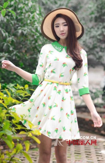 秋装明媚玩色彩 抢眼亮色不停歇