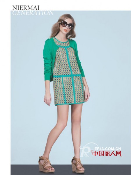 黑色小西装搭配千鸟格连衣裙 针织外套配什么连衣裙