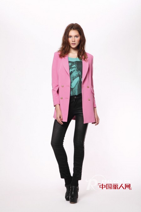 宝蓝色小西装配什么颜色裙子好看 秋季小西装款式搭配